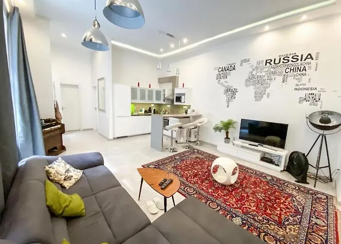 City Downtown Apartment For 6