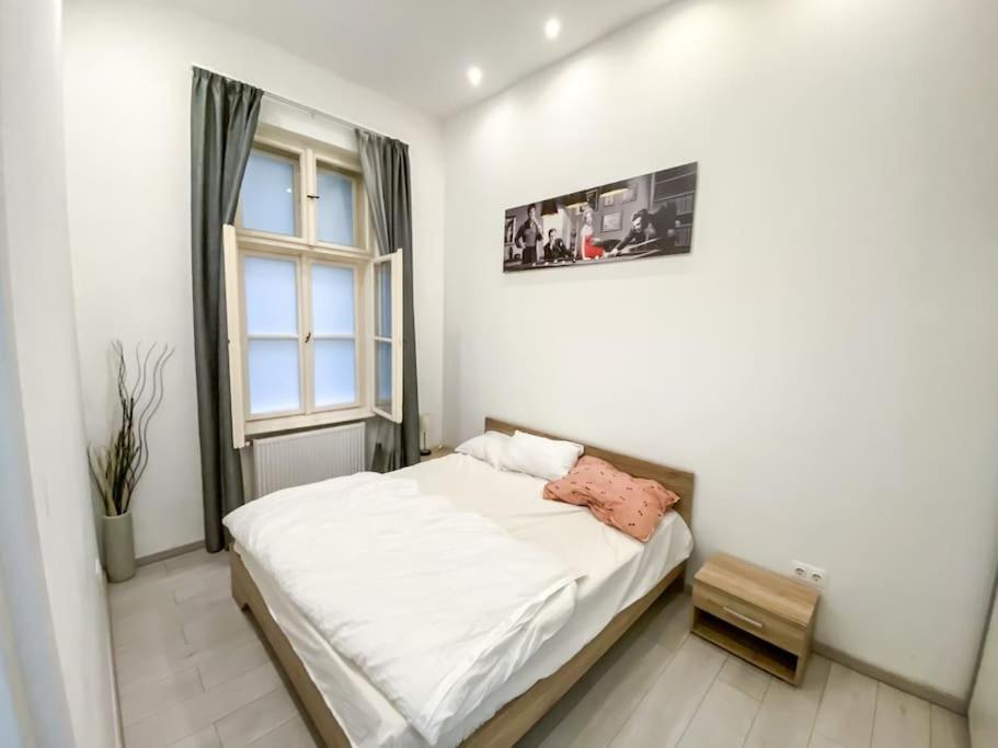Apartment City Downtown For 6 *